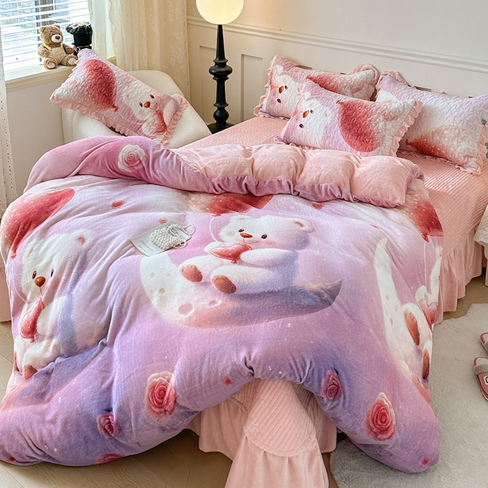 91家纺网 家纺一手货源 找家纺 雅眠居 2025直播爆款5D大版数码印花牛奶绒床盖四件套宝宝绒床裙 可爱熊