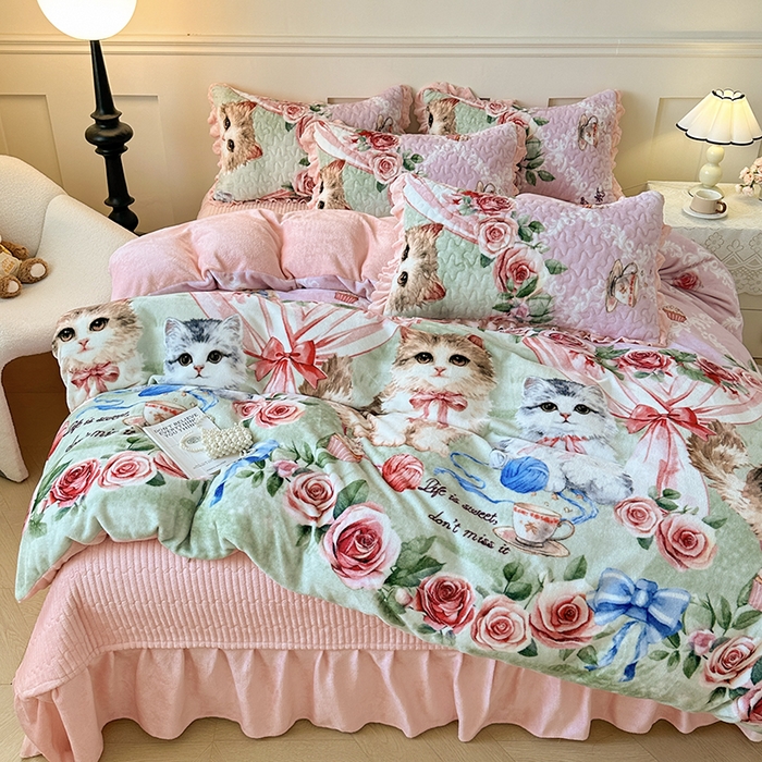 91家纺网 家纺一手货源 找家纺 雅眠居 2025直播爆款5D大版数码印花牛奶绒床盖四件套宝宝绒床裙 猫咪乐园