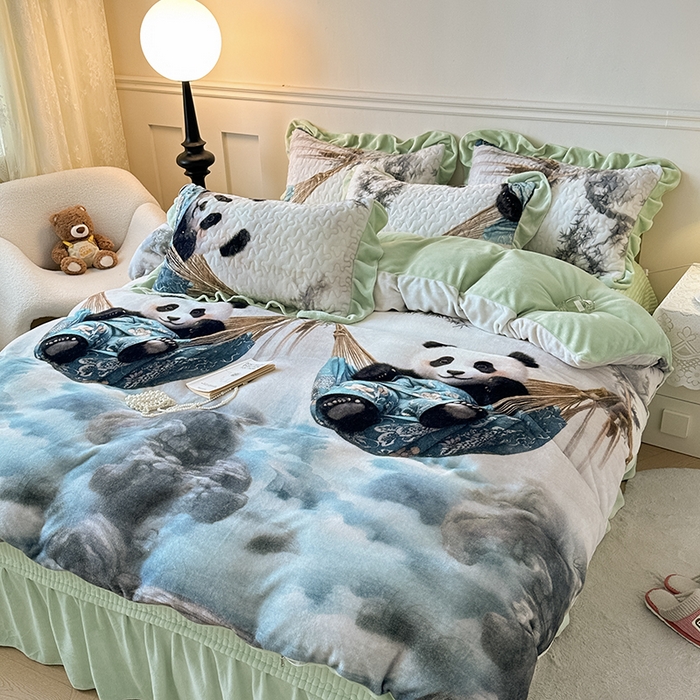 91家纺网 家纺一手货源 找家纺 雅眠居 2025直播爆款5D大版数码印花牛奶绒床盖四件套宝宝绒床裙 小熊猫