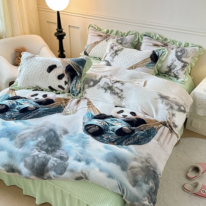 91家纺网 家纺一手货源 找家纺 雅眠居 2025直播爆款5D大版数码印花牛奶绒床盖四件套宝宝绒床裙 小熊猫