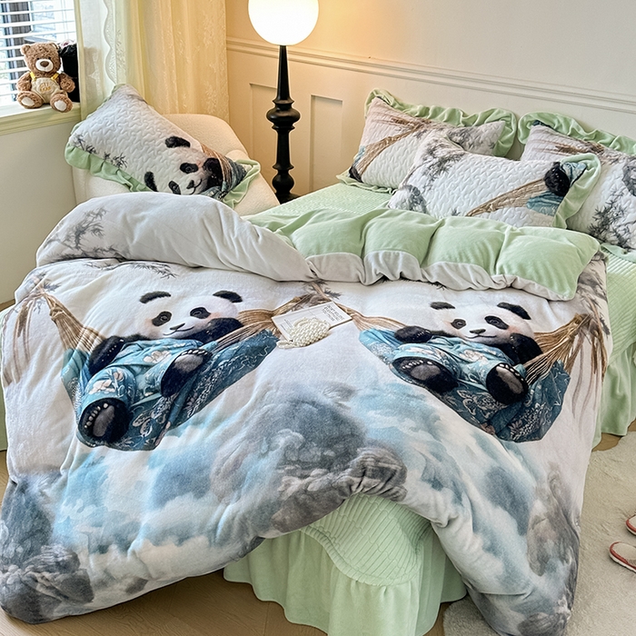 91家纺网 家纺一手货源 找家纺 雅眠居 2025直播爆款5D大版数码印花牛奶绒床盖四件套宝宝绒床裙 小熊猫