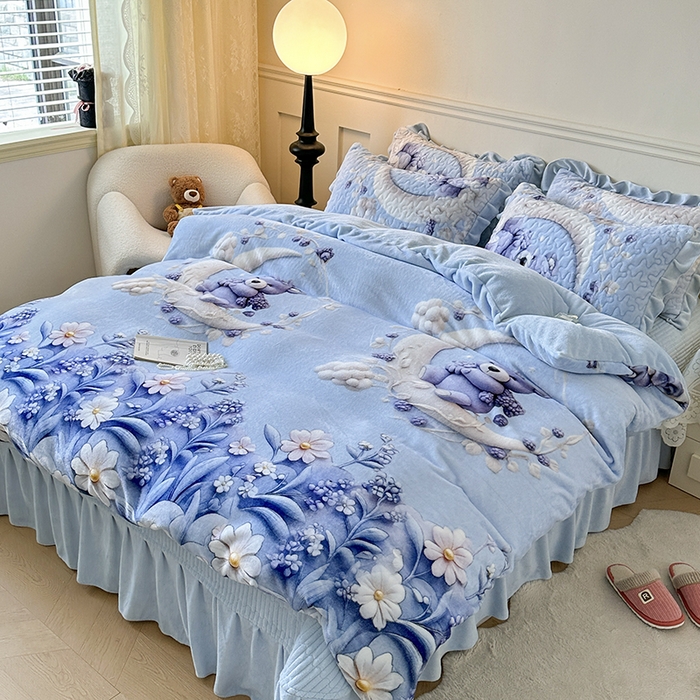 91家纺网 家纺一手货源 找家纺 雅眠居 2025直播爆款5D大版数码印花牛奶绒床盖四件套宝宝绒床裙 小熊派对