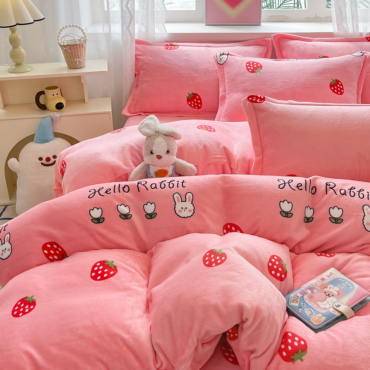 91家纺网 家纺一手货源 找家纺 卡斯诺家纺馆 2025新款高克重牛奶绒印花四件套 奶油甜心