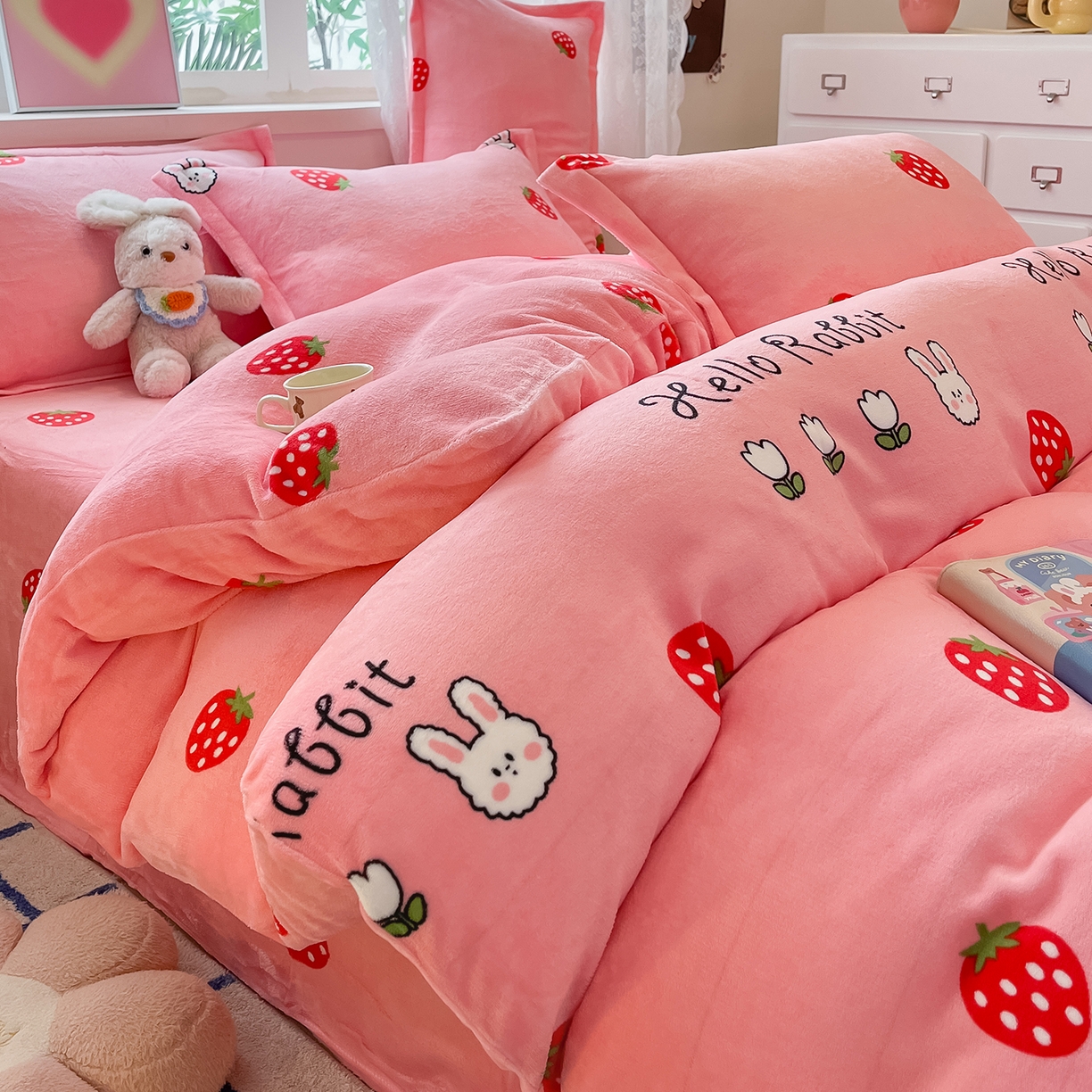 91家纺网 家纺一手货源 找家纺 卡斯诺家纺馆 2025新款高克重牛奶绒印花四件套 奶油甜心