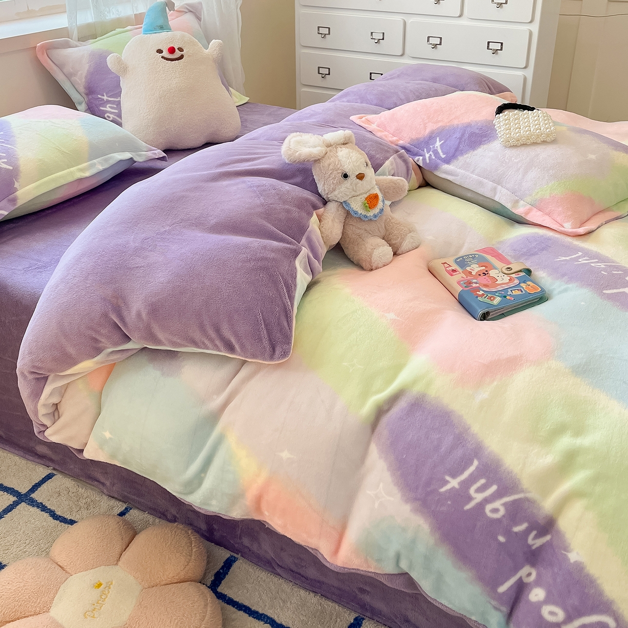 91家纺网 家纺一手货源 找家纺 卡斯诺家纺馆 2025新款高克重牛奶绒印花四件套 暖彩