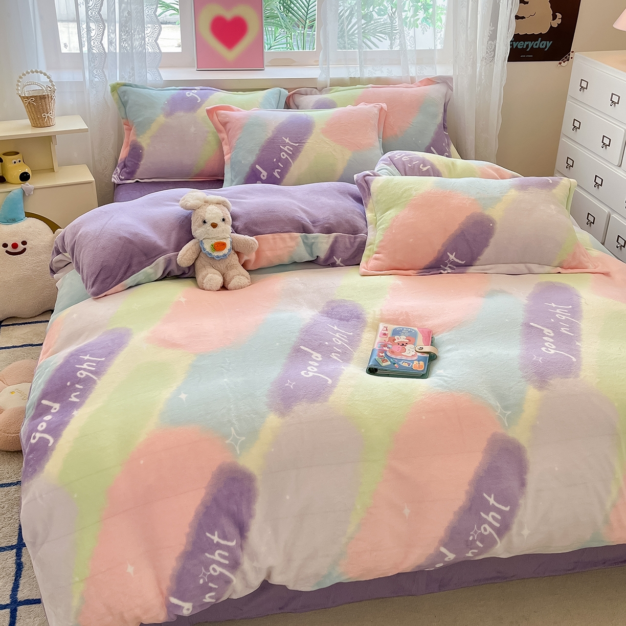 91家纺网 家纺一手货源 找家纺 卡斯诺家纺馆 2025新款高克重牛奶绒印花四件套 暖彩