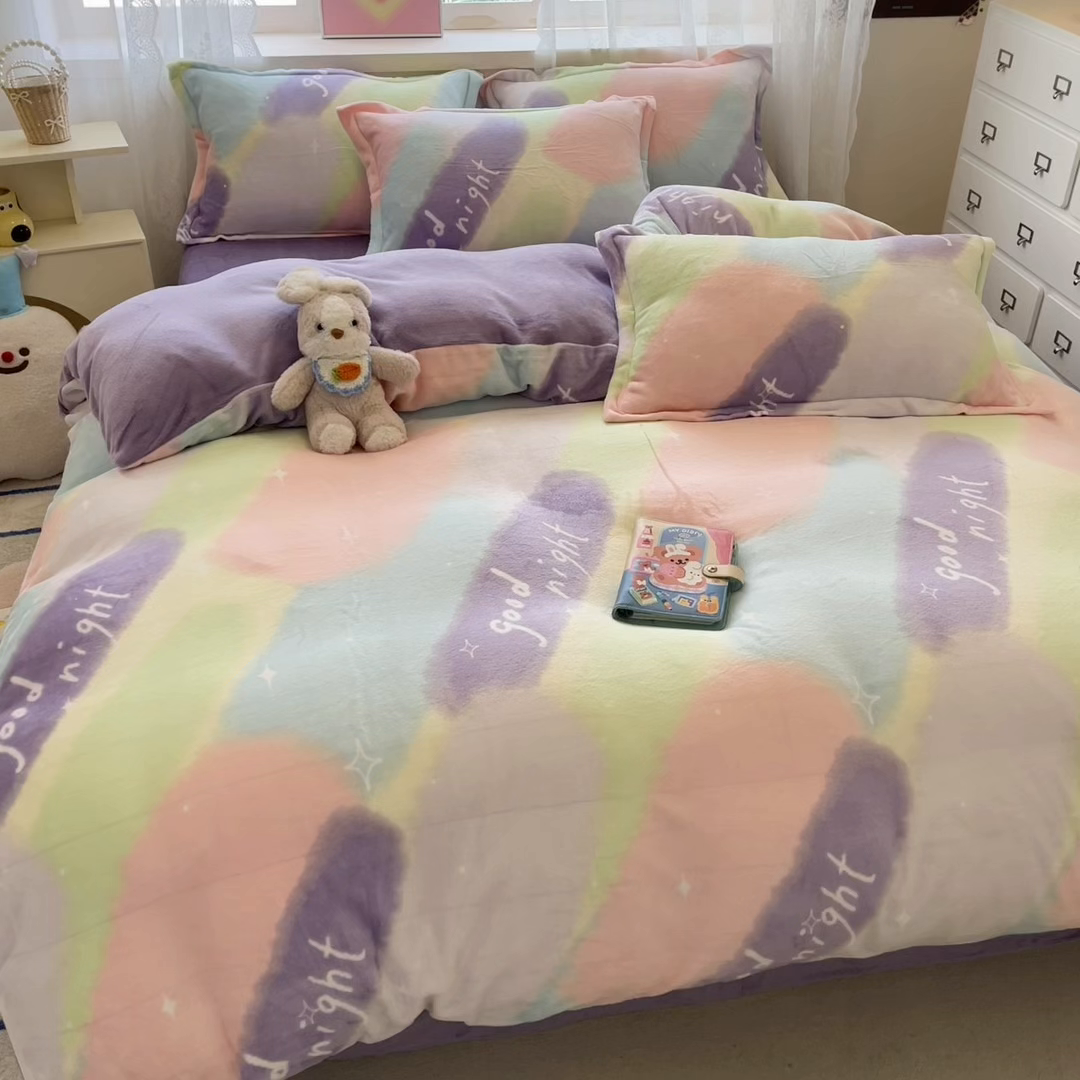 91家纺网 家纺一手货源 找家纺 卡斯诺家纺馆 2025新款高克重牛奶绒印花四件套 暖彩