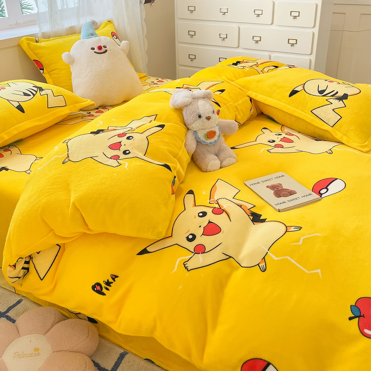 91家纺网 家纺一手货源 找家纺 卡斯诺家纺馆 2025新款高克重牛奶绒印花四件套 皮卡丘