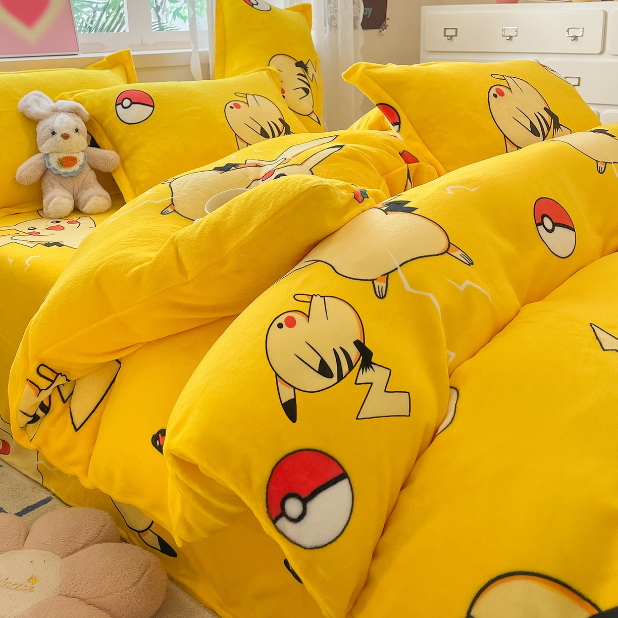 91家纺网 家纺一手货源 找家纺 卡斯诺家纺馆 2025新款高克重牛奶绒印花四件套 皮卡丘