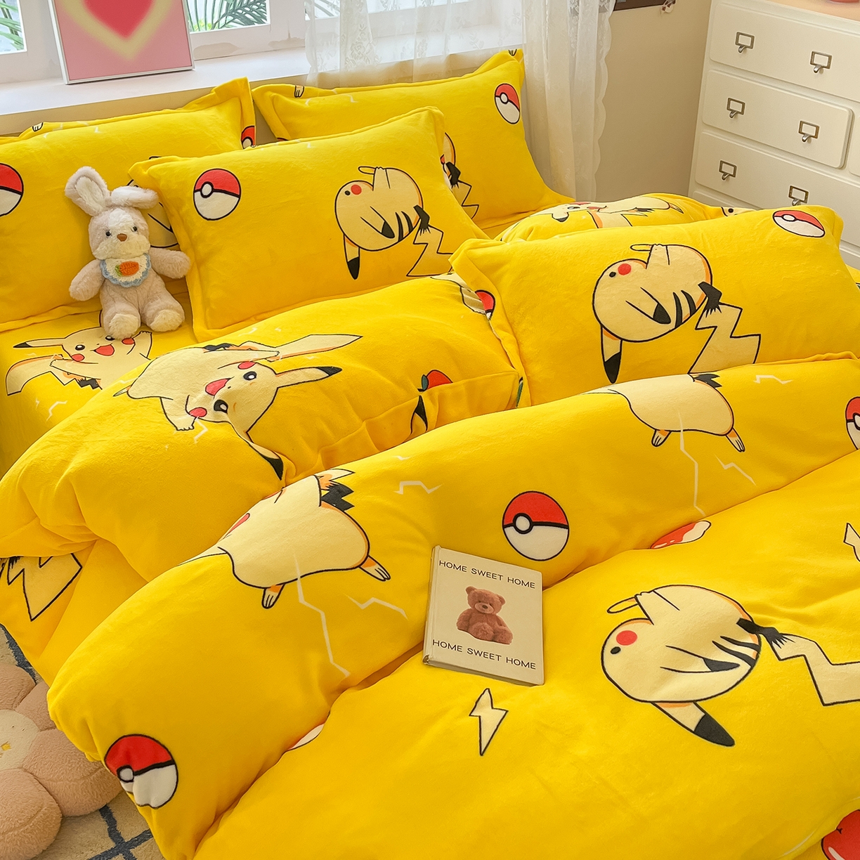 91家纺网 家纺一手货源 找家纺 卡斯诺家纺馆 2025新款高克重牛奶绒印花四件套 皮卡丘