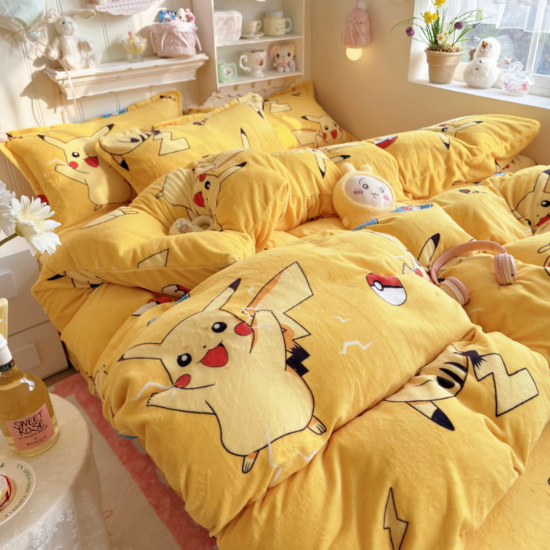 91家纺网 家纺一手货源 找家纺 卡斯诺家纺馆 2025新款高克重牛奶绒印花四件套 皮卡丘