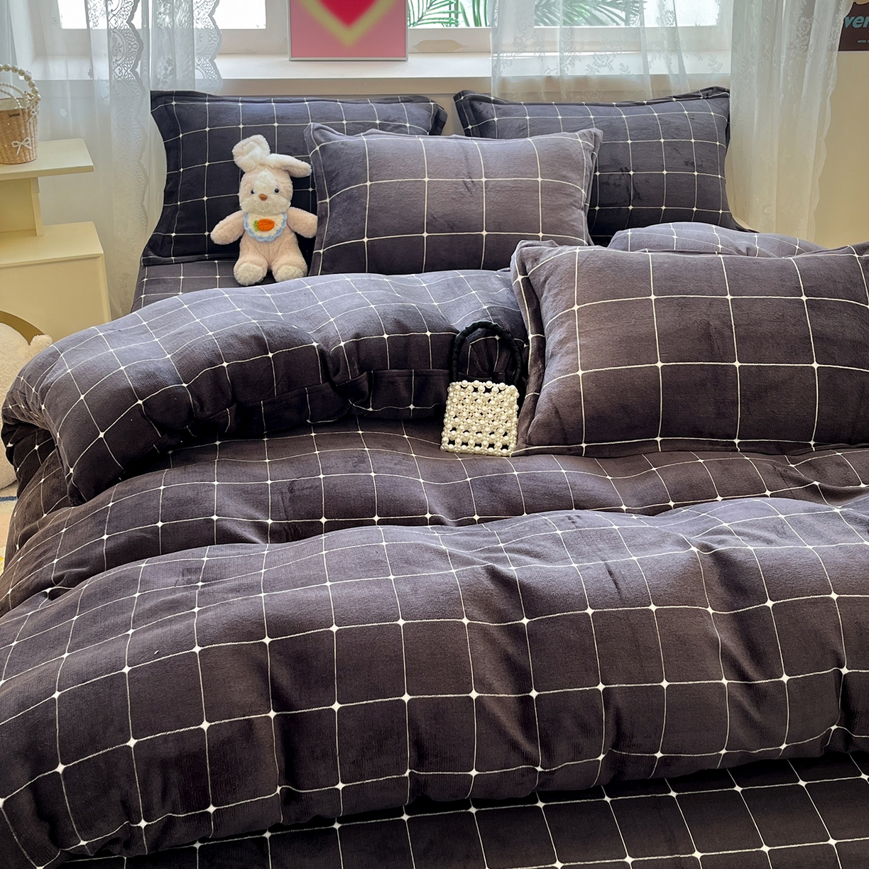 91家纺网 家纺一手货源 找家纺 卡斯诺家纺馆 2025新款高克重牛奶绒印花四件套 品格