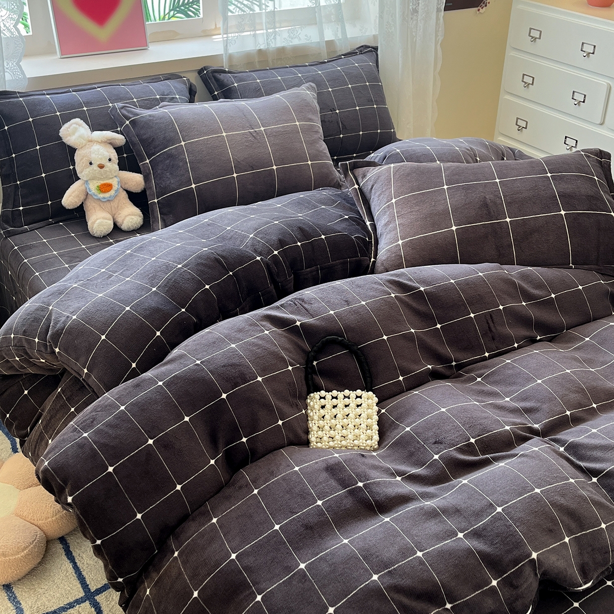 91家纺网 家纺一手货源 找家纺 卡斯诺家纺馆 2025新款高克重牛奶绒印花四件套 品格