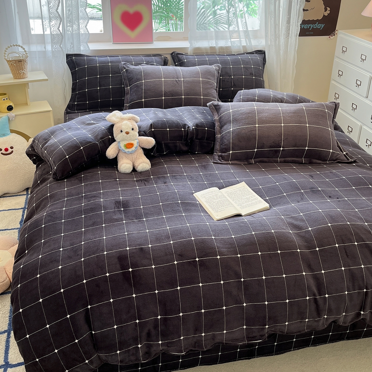 91家纺网 家纺一手货源 找家纺 卡斯诺家纺馆 2025新款高克重牛奶绒印花四件套 品格