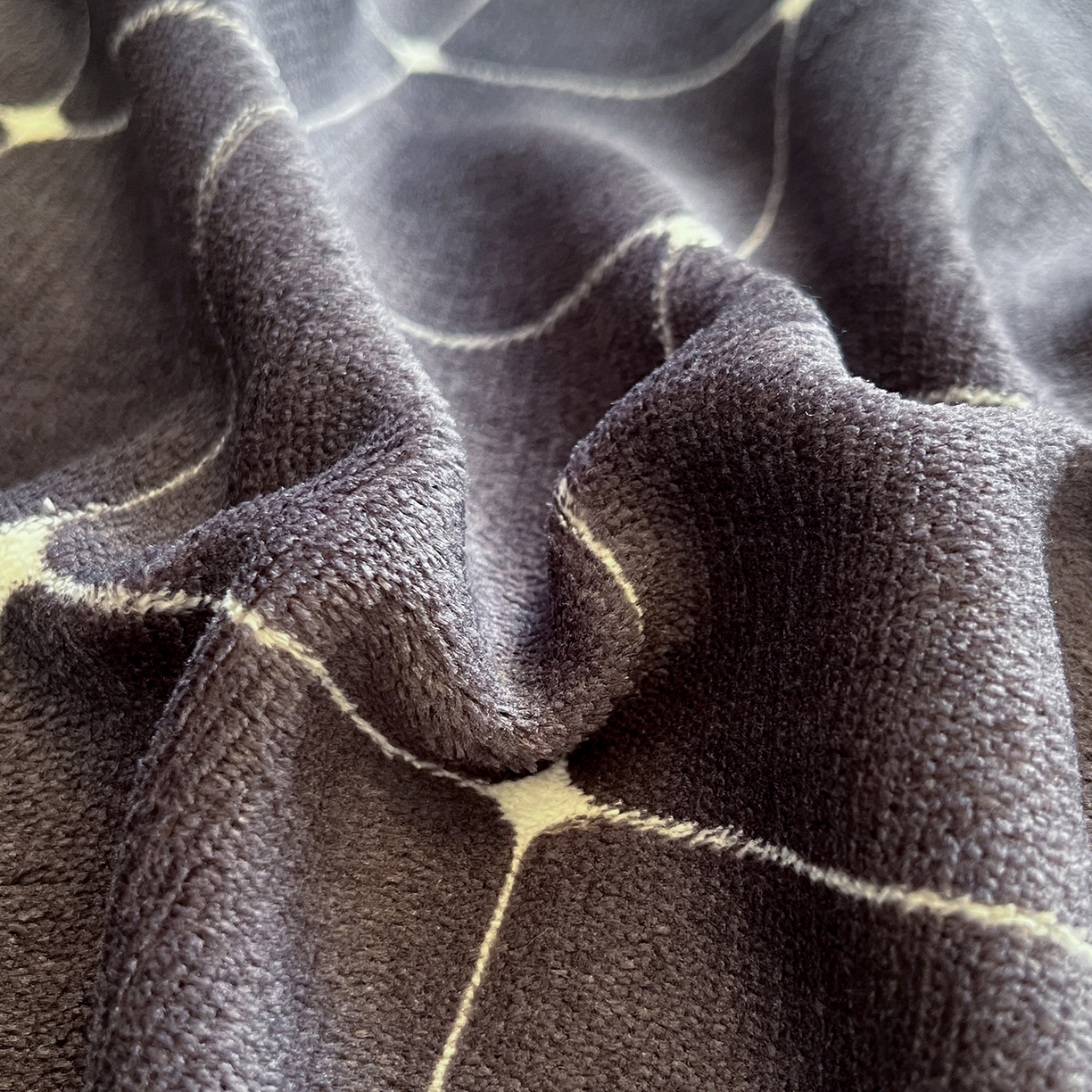 91家纺网 家纺一手货源 找家纺 卡斯诺家纺馆 2025新款高克重牛奶绒印花四件套 品格