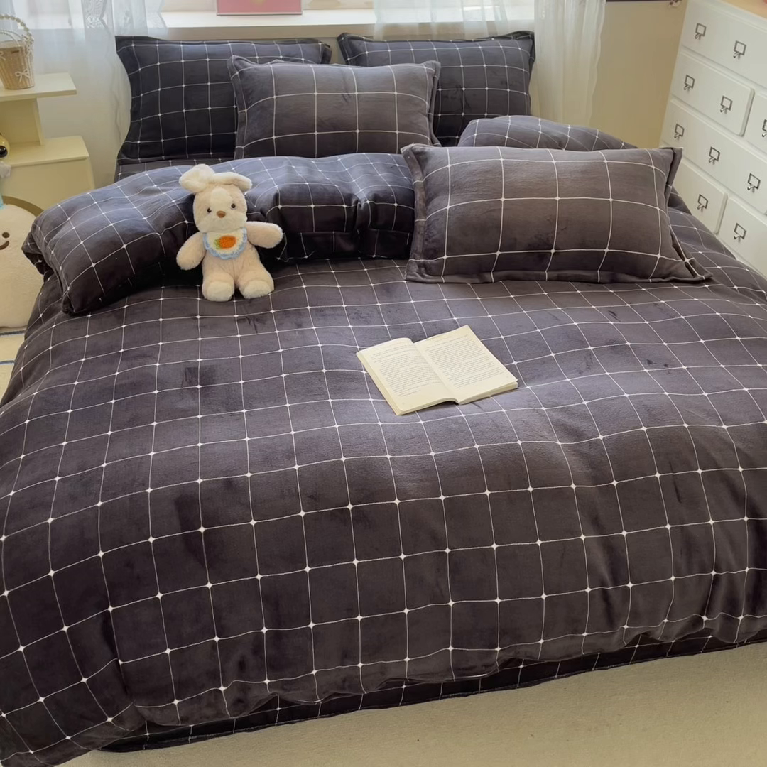 91家纺网 家纺一手货源 找家纺 卡斯诺家纺馆 2025新款高克重牛奶绒印花四件套 品格