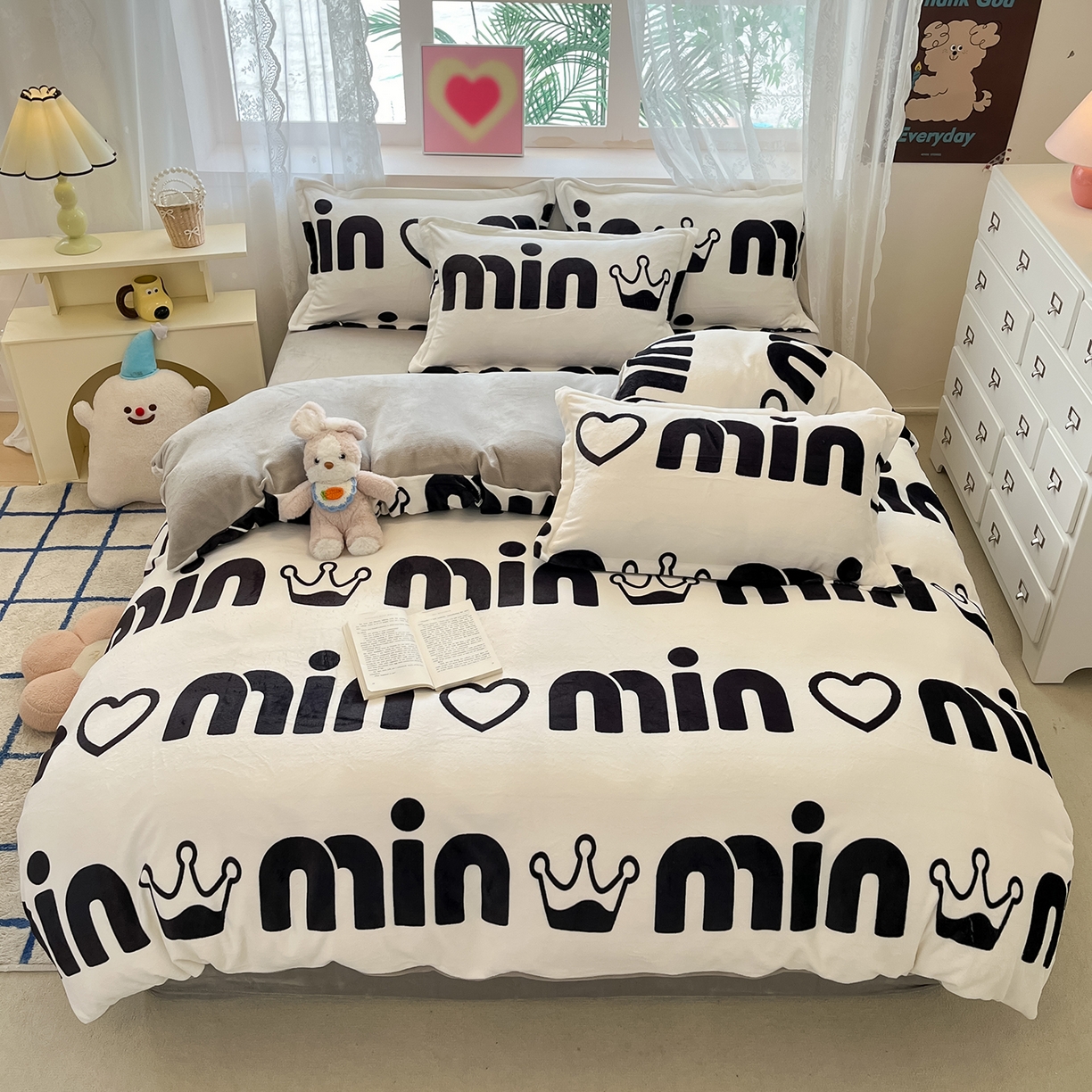 91家纺网 家纺一手货源 找家纺 卡斯诺家纺馆 2025新款高克重牛奶绒印花四件套 如梦令