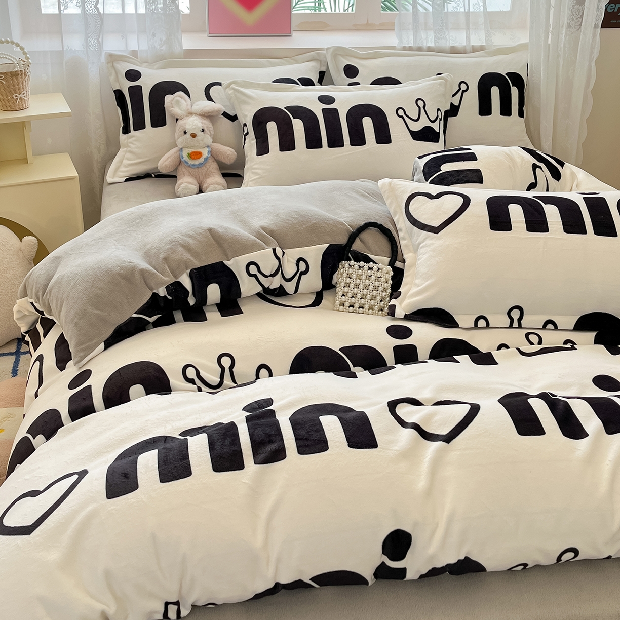 91家纺网 家纺一手货源 找家纺 卡斯诺家纺馆 2025新款高克重牛奶绒印花四件套 如梦令