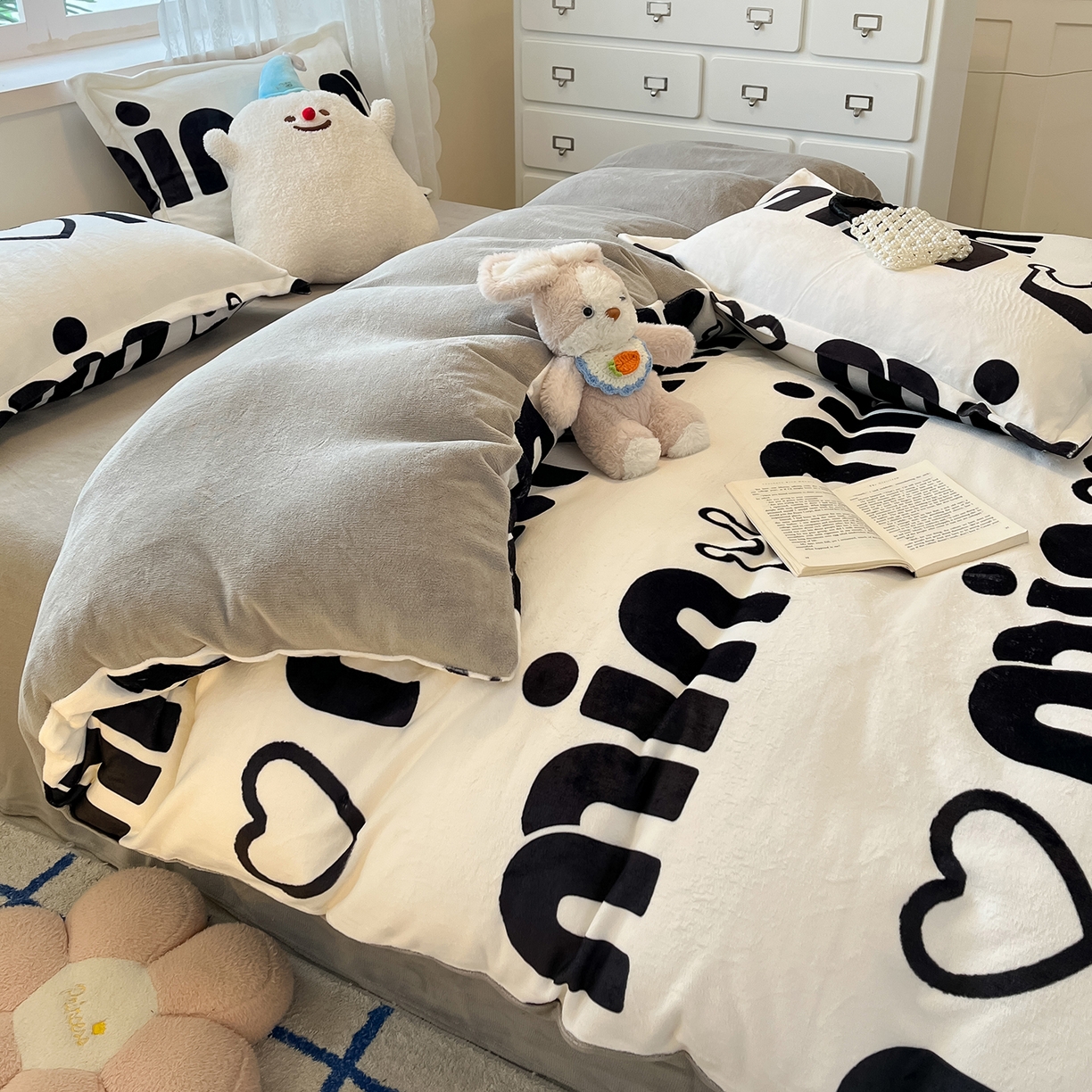 91家纺网 家纺一手货源 找家纺 卡斯诺家纺馆 2025新款高克重牛奶绒印花四件套 如梦令