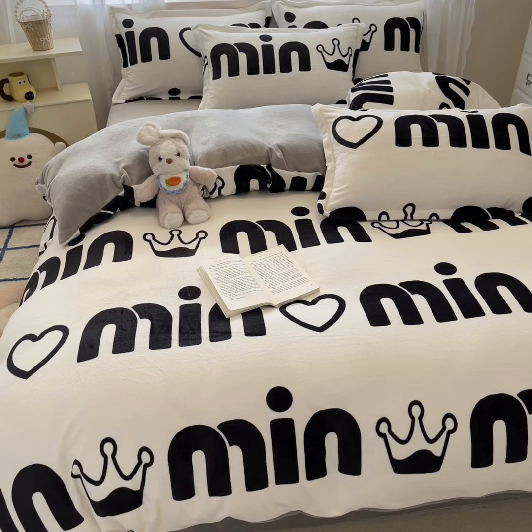 91家纺网 家纺一手货源 找家纺 卡斯诺家纺馆 2025新款高克重牛奶绒印花四件套 如梦令