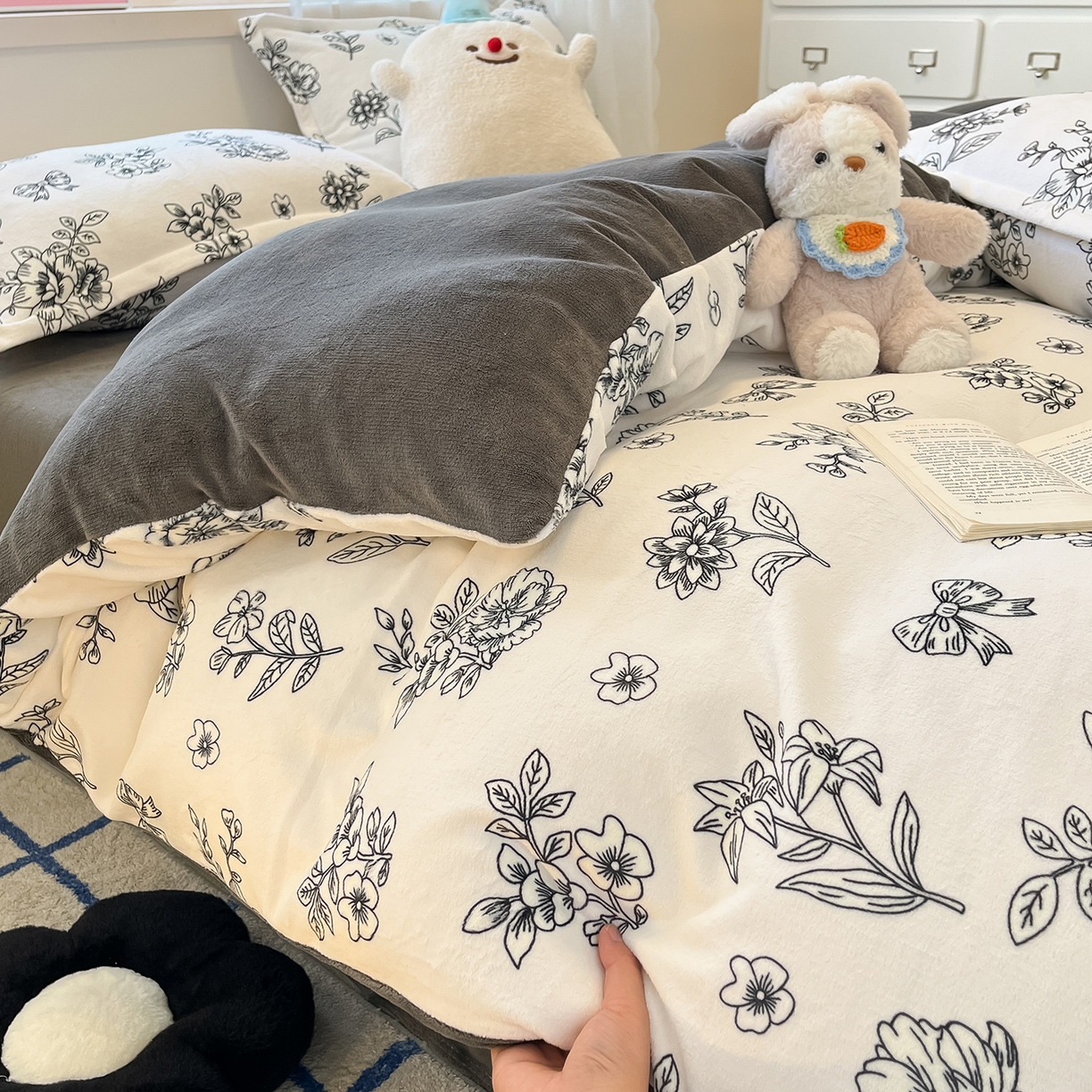 91家纺网 家纺一手货源 找家纺 卡斯诺家纺馆 2025新款高克重牛奶绒印花四件套 赛琳