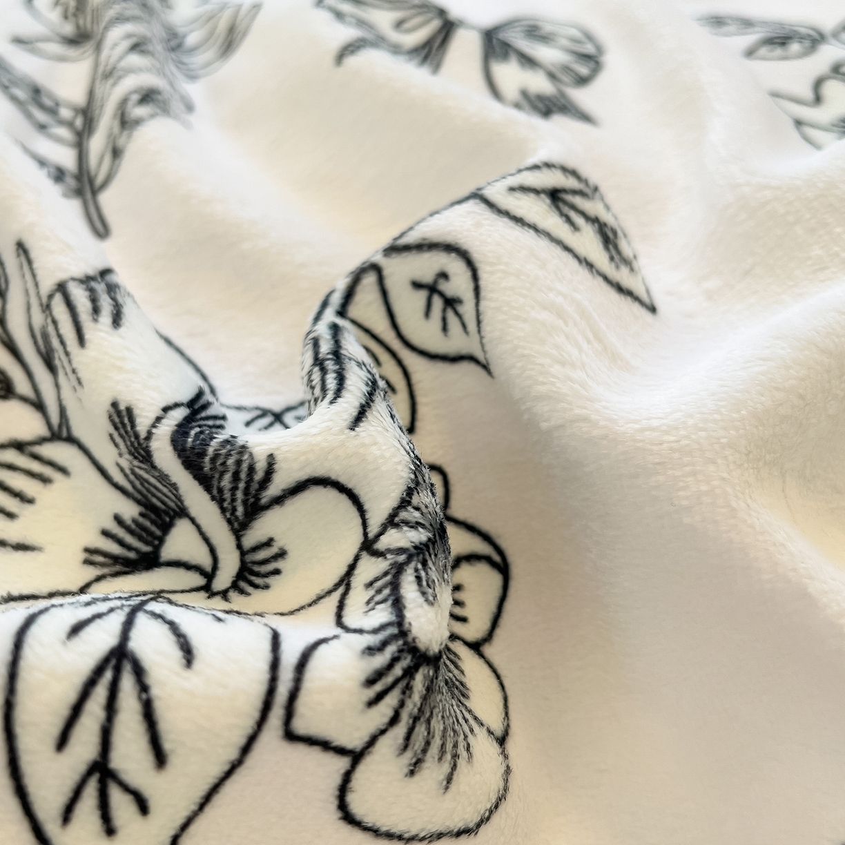 91家纺网 家纺一手货源 找家纺 卡斯诺家纺馆 2025新款高克重牛奶绒印花四件套 赛琳