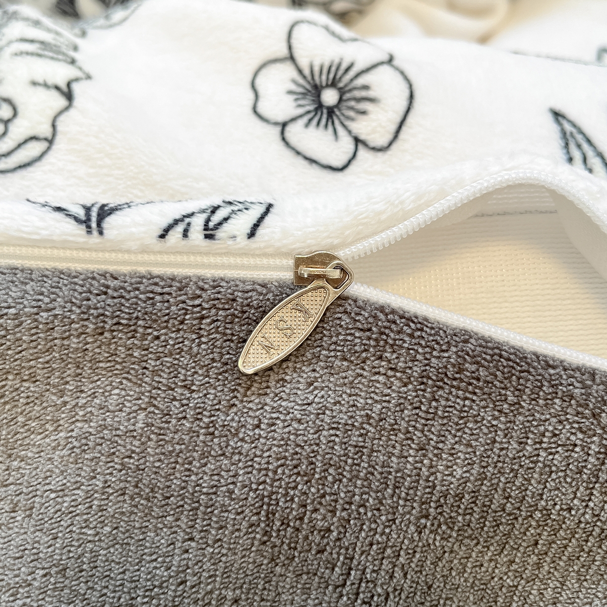 91家纺网 家纺一手货源 找家纺 卡斯诺家纺馆 2025新款高克重牛奶绒印花四件套 赛琳