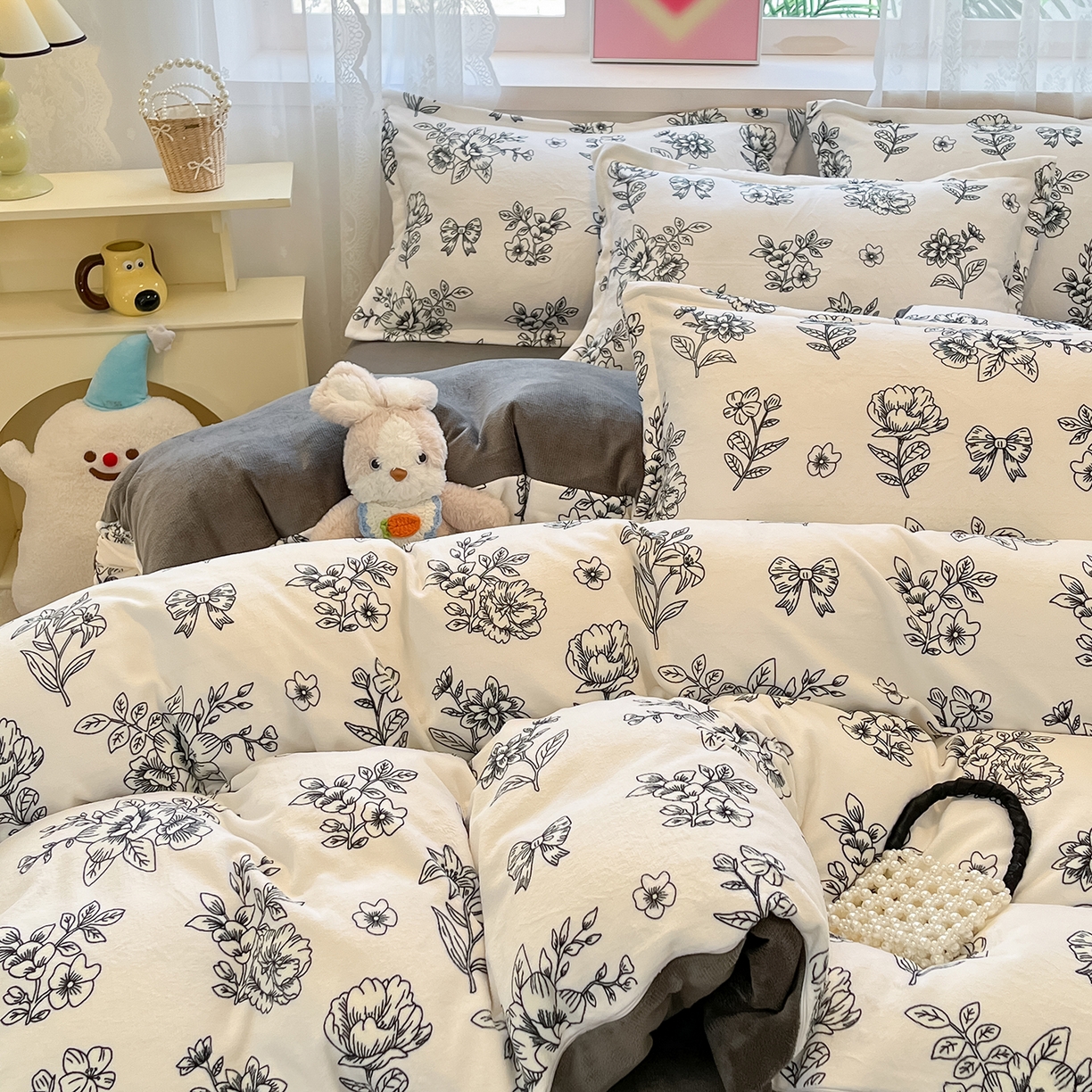 91家纺网 家纺一手货源 找家纺 卡斯诺家纺馆 2025新款高克重牛奶绒印花四件套 赛琳