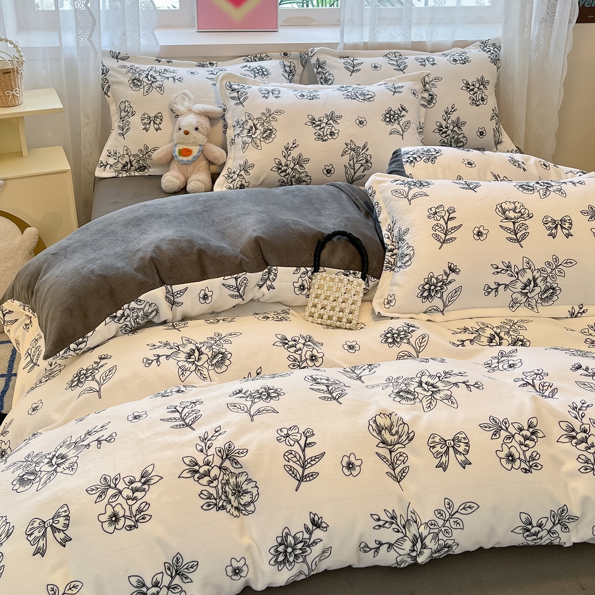 91家纺网 家纺一手货源 找家纺 卡斯诺家纺馆 2025新款高克重牛奶绒印花四件套 赛琳