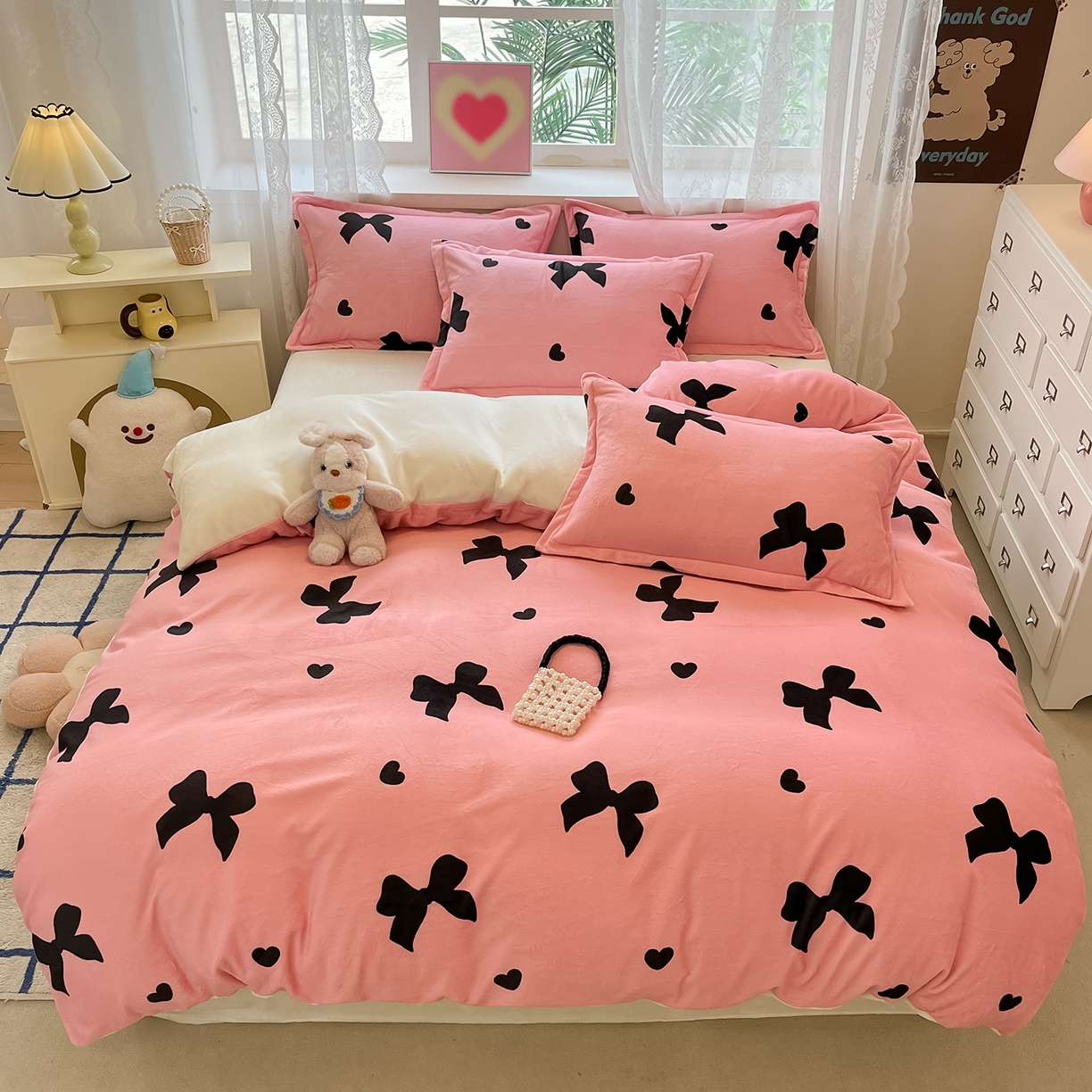 91家纺网 家纺一手货源 找家纺 卡斯诺家纺馆 2025新款高克重牛奶绒印花四件套 少女情结