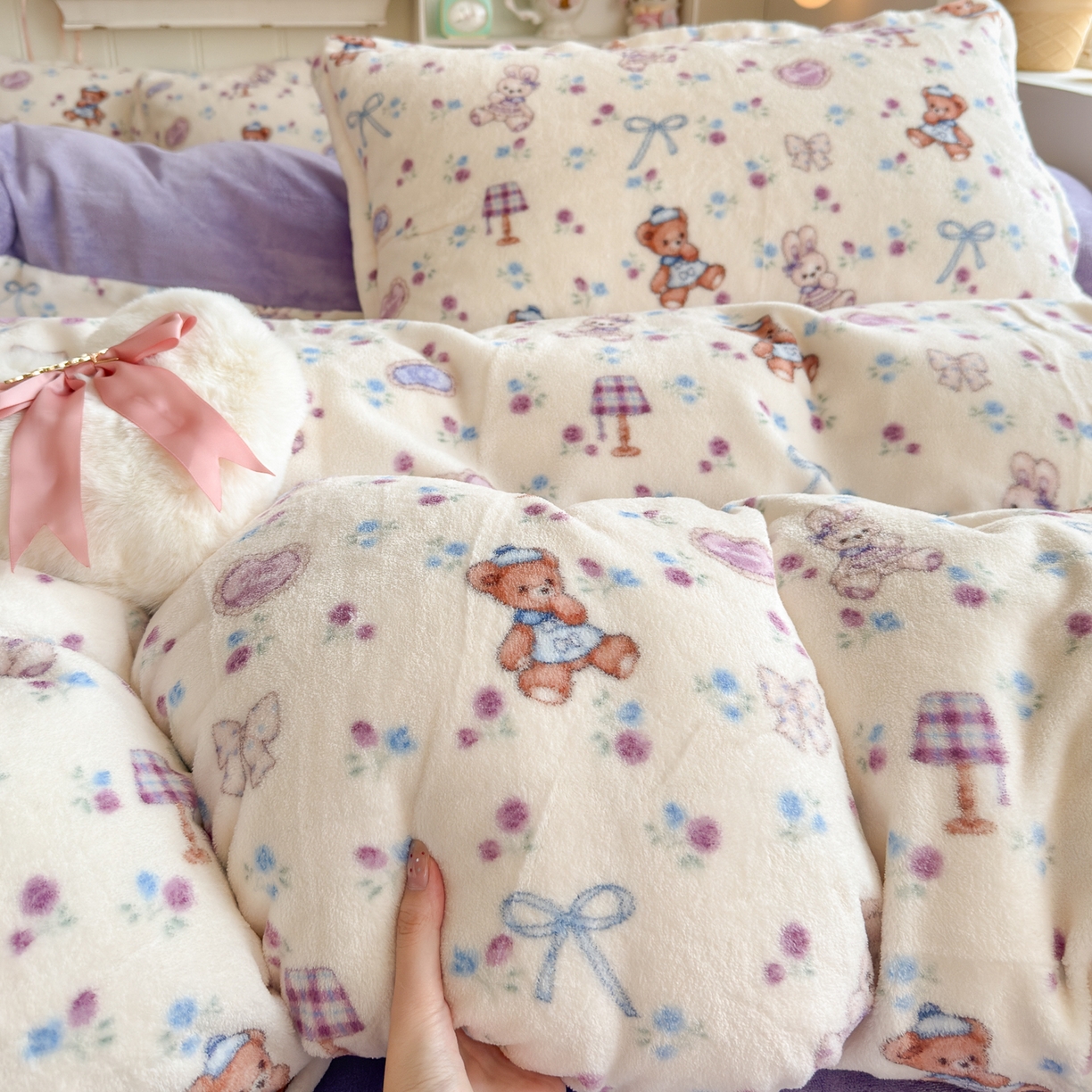 91家纺网 家纺一手货源 找家纺 卡斯诺家纺馆 2025新款高克重牛奶绒印花四件套 苏颜