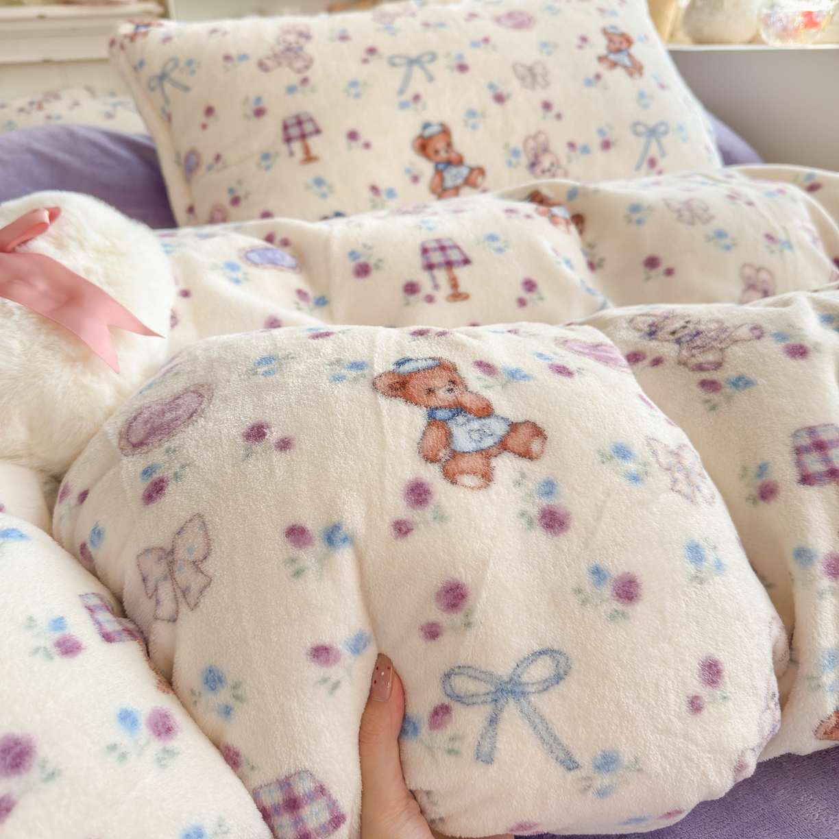 91家纺网 家纺一手货源 找家纺 卡斯诺家纺馆 2025新款高克重牛奶绒印花四件套 苏颜