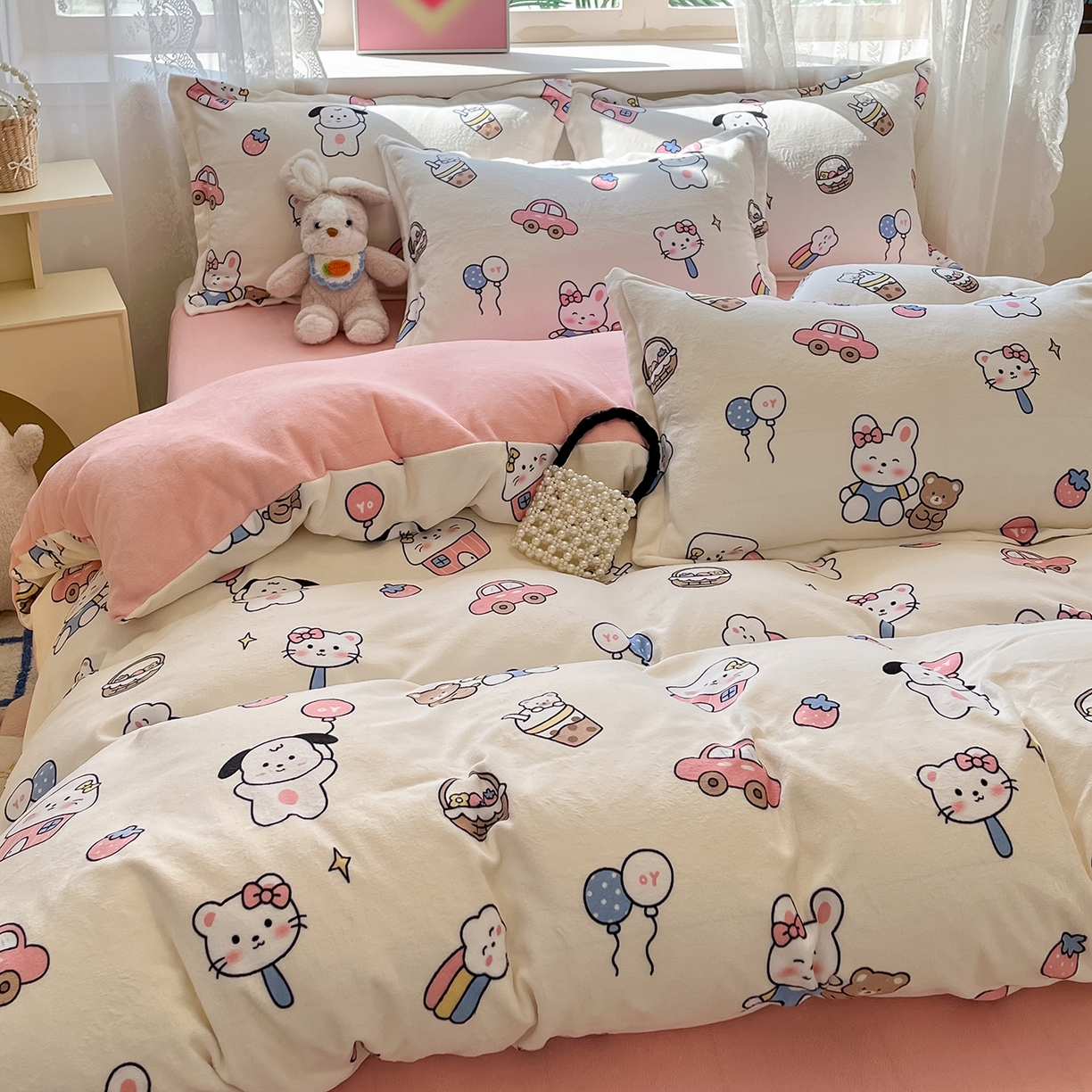 91家纺网 家纺一手货源 找家纺 卡斯诺家纺馆 2025新款高克重牛奶绒印花四件套 甜趣时光