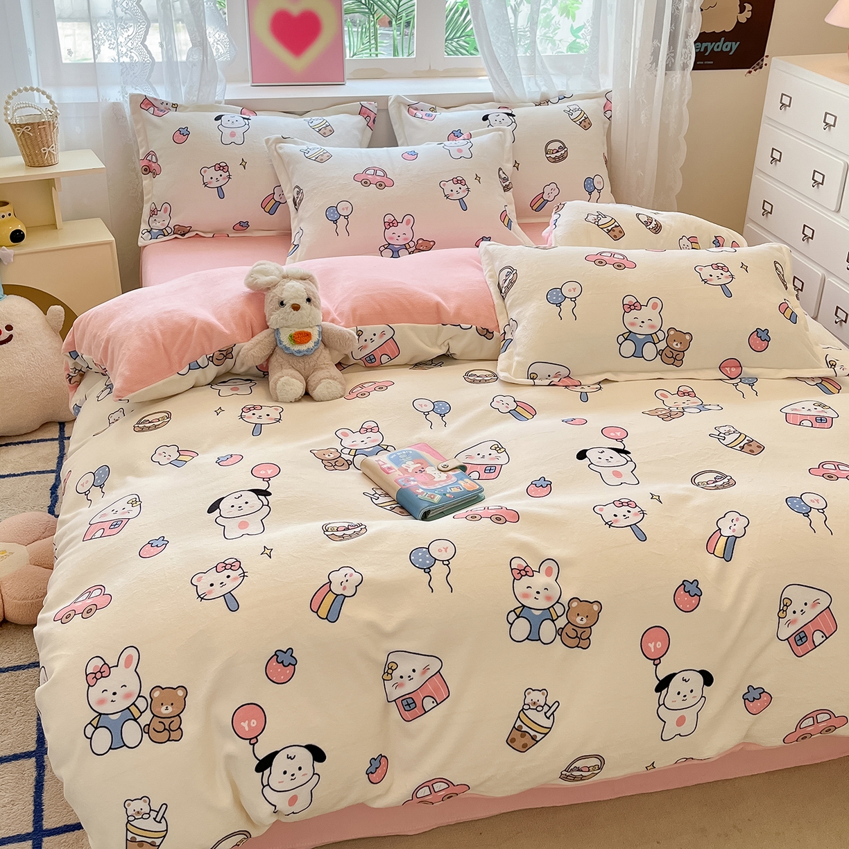 91家纺网 家纺一手货源 找家纺 卡斯诺家纺馆 2025新款高克重牛奶绒印花四件套 甜趣时光