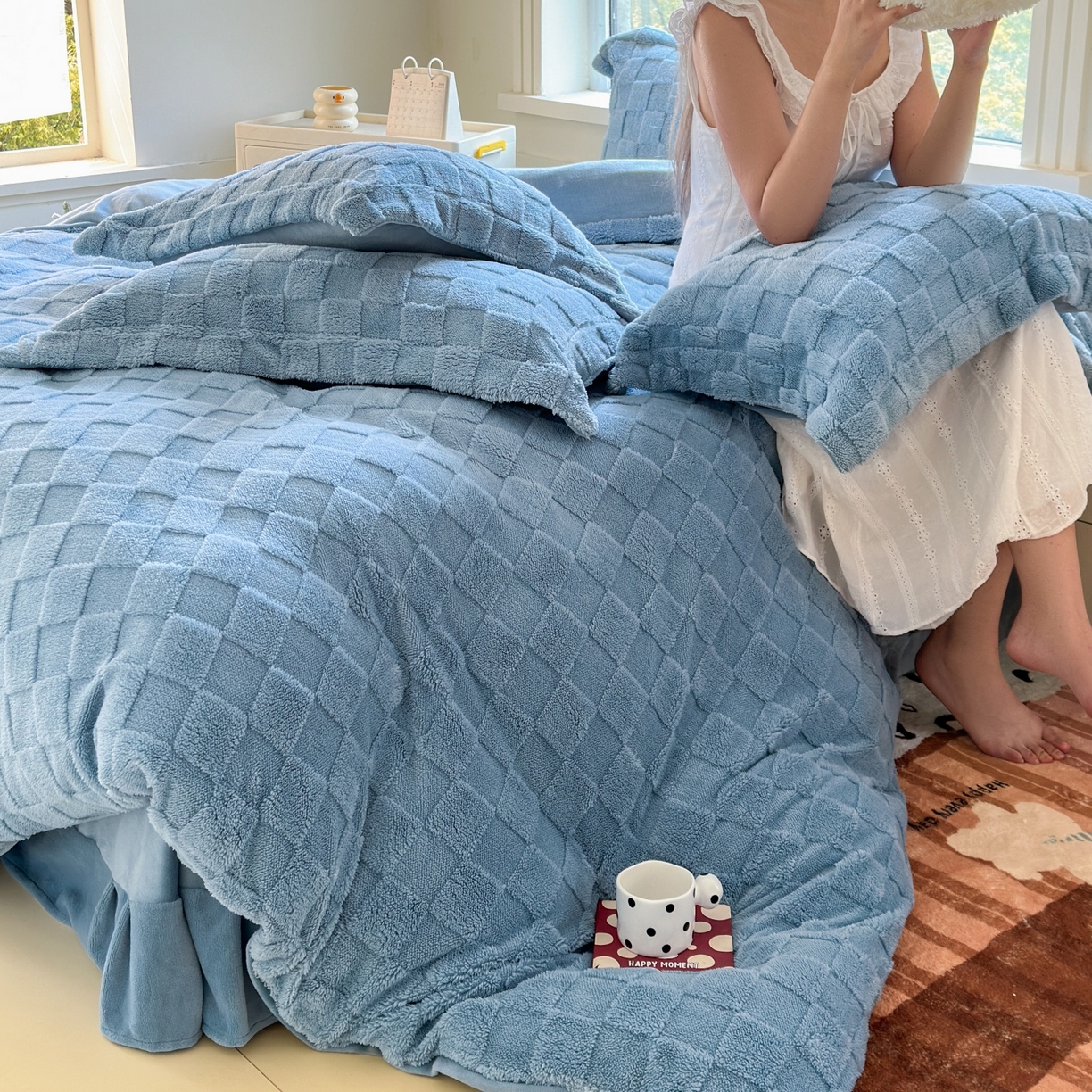 91家纺网 家纺一手货源 找家纺 7V 2025新款A类牛奶绒立体格四件套雕花绒夹棉床盖床笠四件套全工艺牛奶绒 蓝色