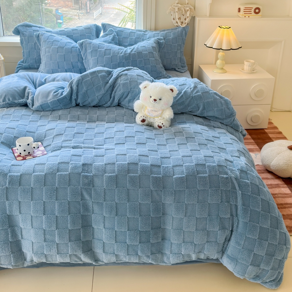 91家纺网 家纺一手货源 找家纺 7V 2025新款A类牛奶绒立体格四件套雕花绒夹棉床盖床笠四件套全工艺牛奶绒 蓝色