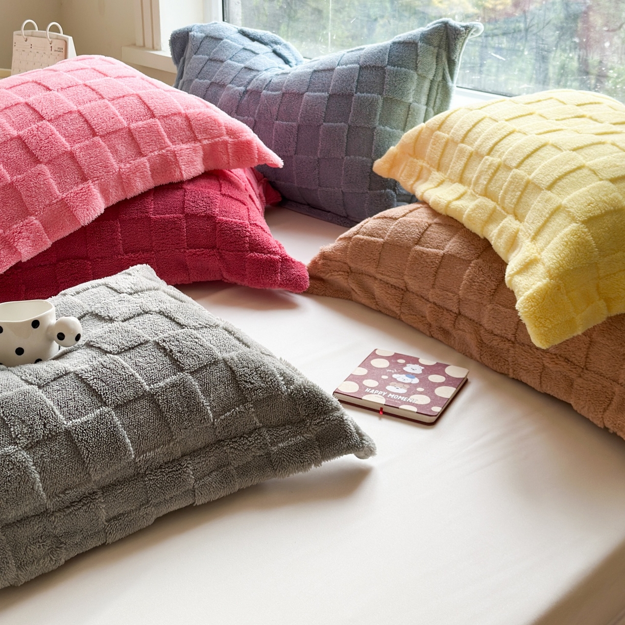 91家纺网 家纺一手货源 找家纺 7V 2025新款A类牛奶绒立体格四件套雕花绒夹棉床盖床笠四件套全工艺牛奶绒 组合