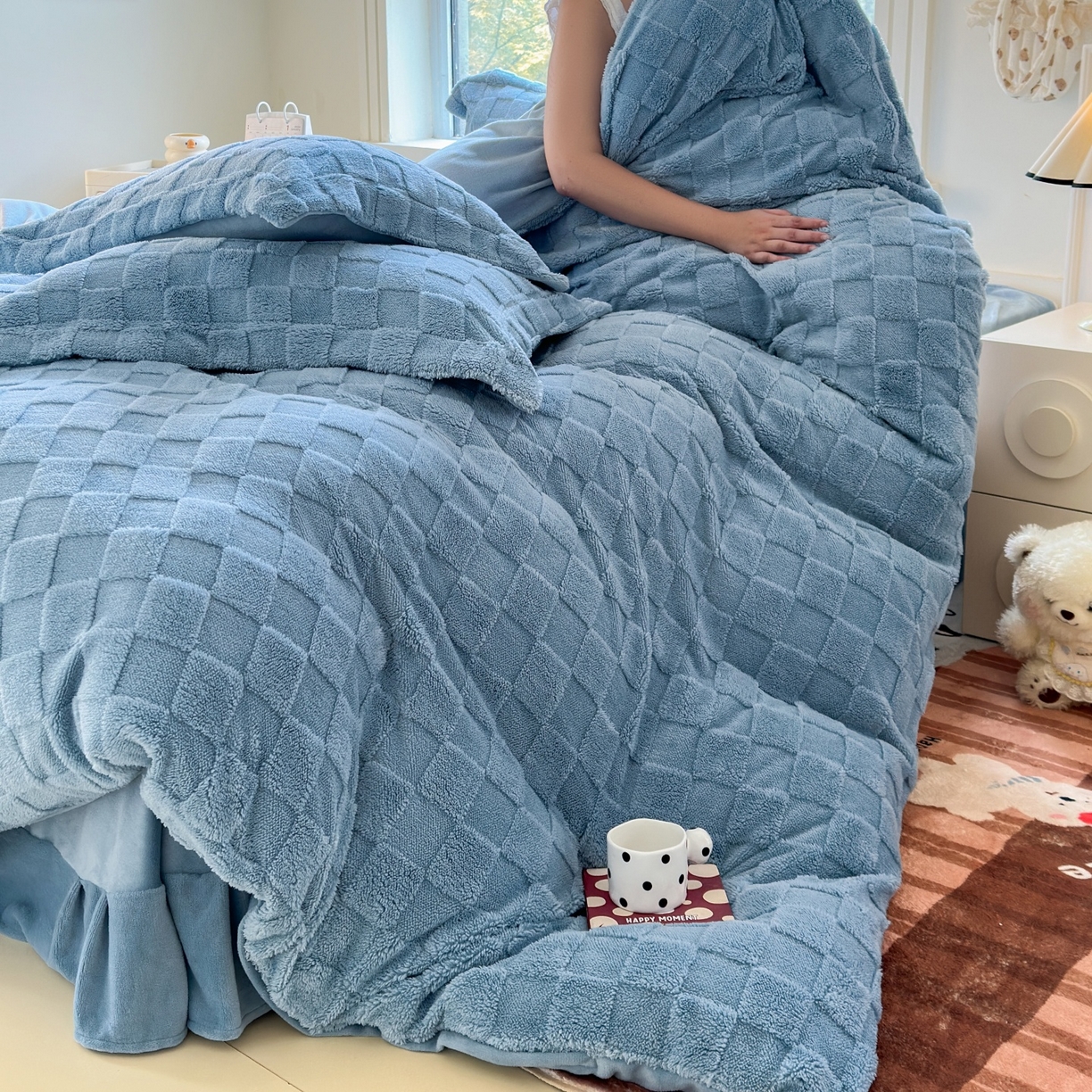 91家纺网 家纺一手货源 找家纺 7V 2025新款A类牛奶绒立体格四件套雕花绒夹棉床盖床笠四件套全工艺牛奶绒 蓝色