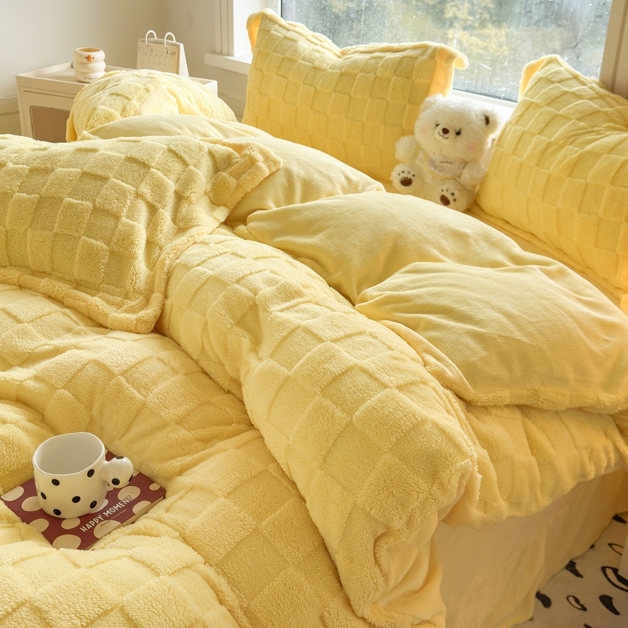 91家纺网 家纺一手货源 找家纺 7V 2025新款A类牛奶绒立体格四件套雕花绒夹棉床盖床笠四件套全工艺牛奶绒 嫩黄