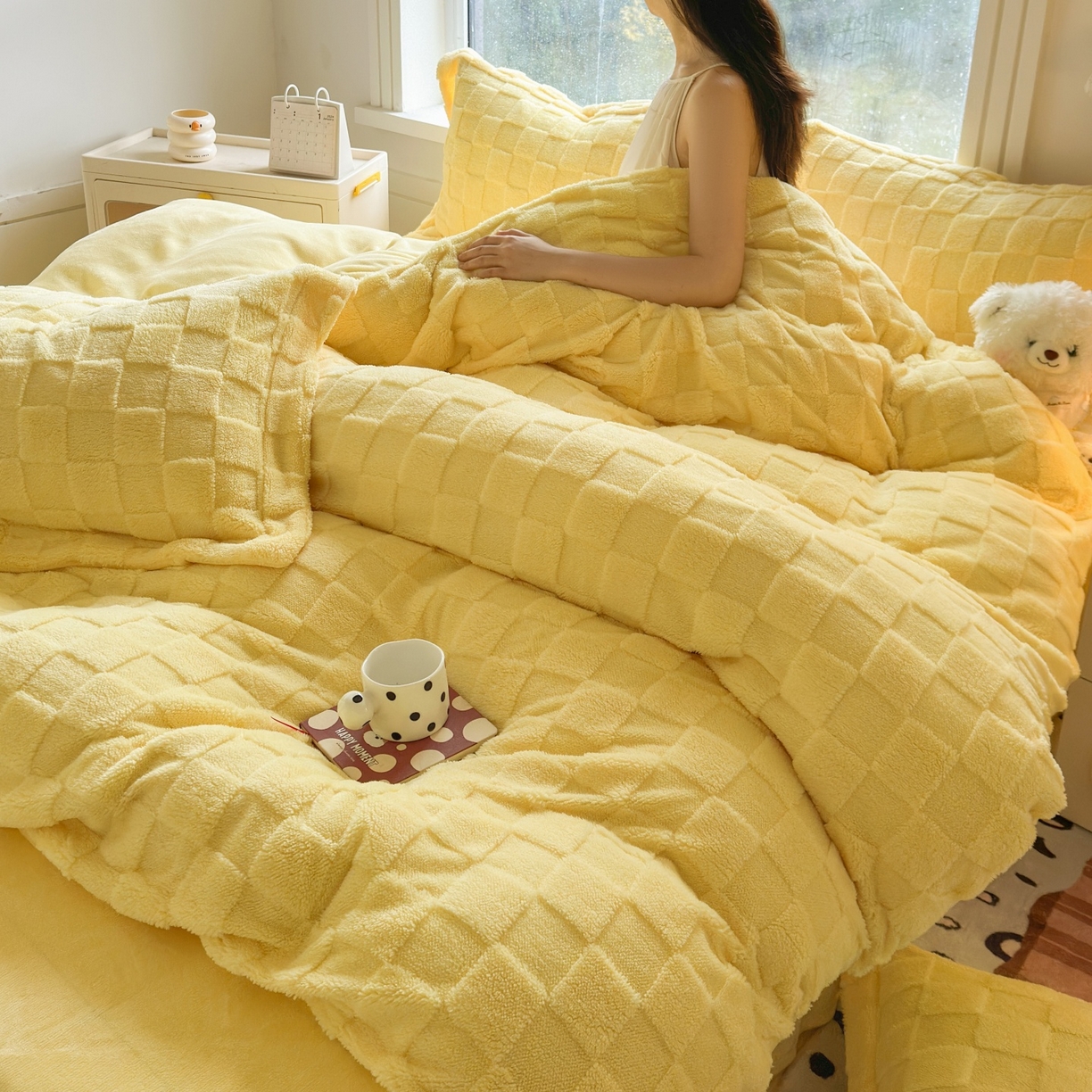 91家纺网 家纺一手货源 找家纺 7V 2025新款A类牛奶绒立体格四件套雕花绒夹棉床盖床笠四件套全工艺牛奶绒 嫩黄