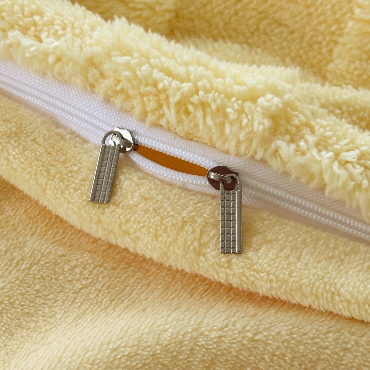 91家纺网 家纺一手货源 找家纺 7V 2025新款A类牛奶绒立体格四件套雕花绒夹棉床盖床笠四件套全工艺牛奶绒 嫩黄