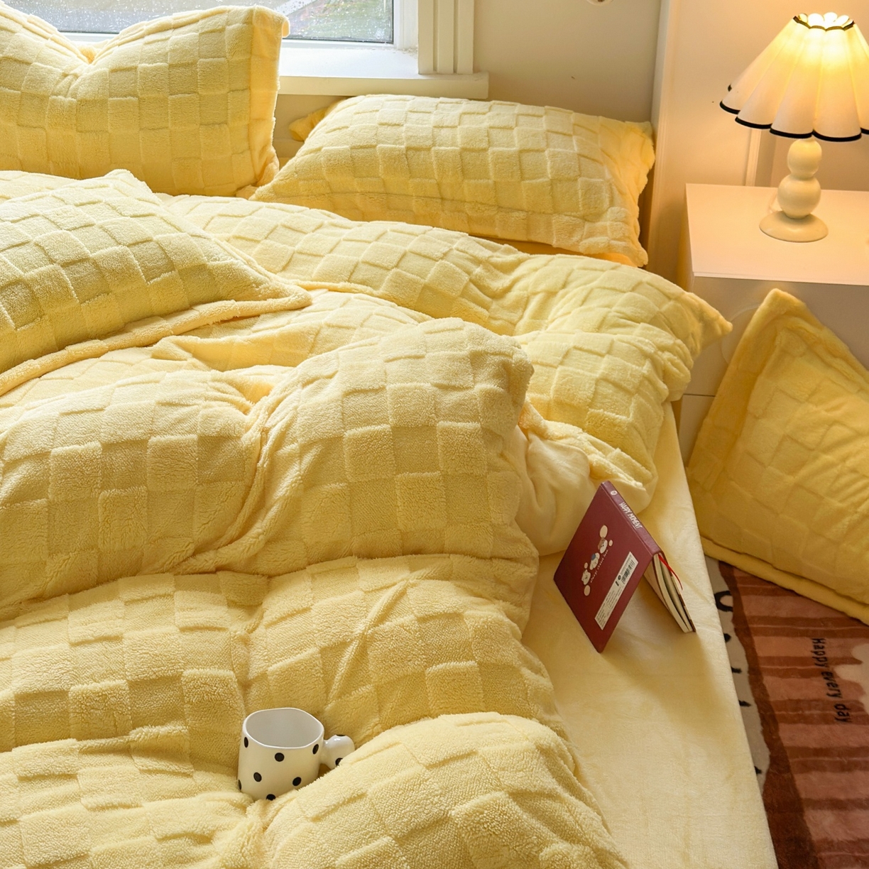 91家纺网 家纺一手货源 找家纺 7V 2025新款A类牛奶绒立体格四件套雕花绒夹棉床盖床笠四件套全工艺牛奶绒 嫩黄