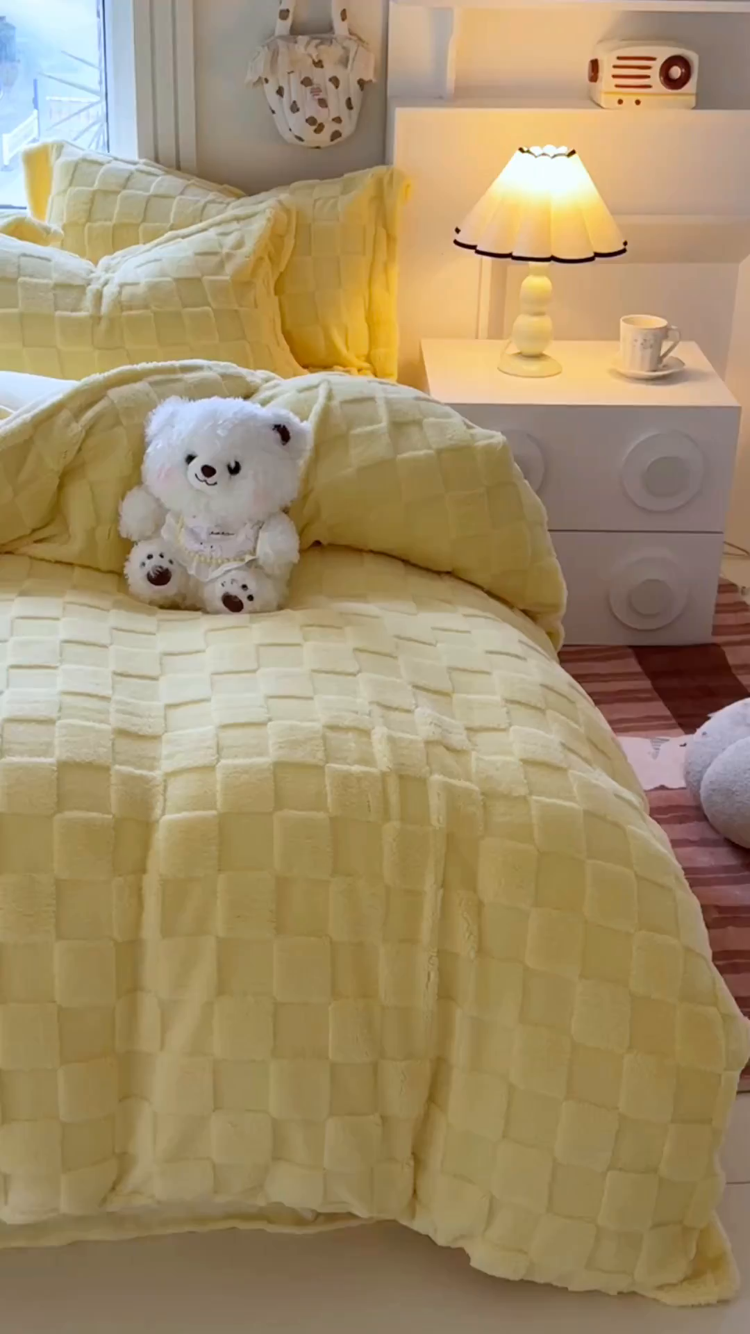 91家纺网 家纺一手货源 找家纺 7V 2025新款A类牛奶绒立体格四件套雕花绒夹棉床盖床笠四件套全工艺牛奶绒 嫩黄