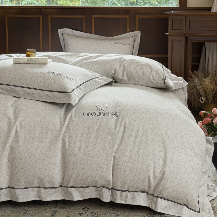 91家纺网 家纺一手货源 找家纺 舒慕家纺 2025新款长绒棉磨毛全棉磨毛四件套 梦蝶-灰