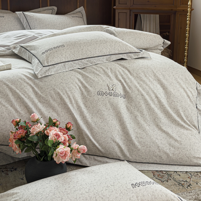 91家纺网 家纺一手货源 找家纺 舒慕家纺 2025新款长绒棉磨毛全棉磨毛四件套 梦蝶-灰