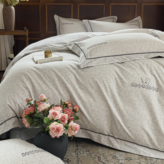 91家纺网 家纺一手货源 找家纺 舒慕家纺 2025新款长绒棉磨毛全棉磨毛四件套 梦蝶-灰