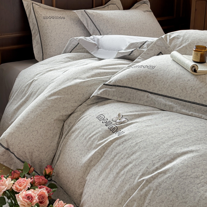 91家纺网 家纺一手货源 找家纺 舒慕家纺 2025新款长绒棉磨毛全棉磨毛四件套 梦蝶-灰