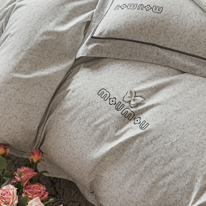 91家纺网 家纺一手货源 找家纺 舒慕家纺 2025新款长绒棉磨毛全棉磨毛四件套 梦蝶-灰