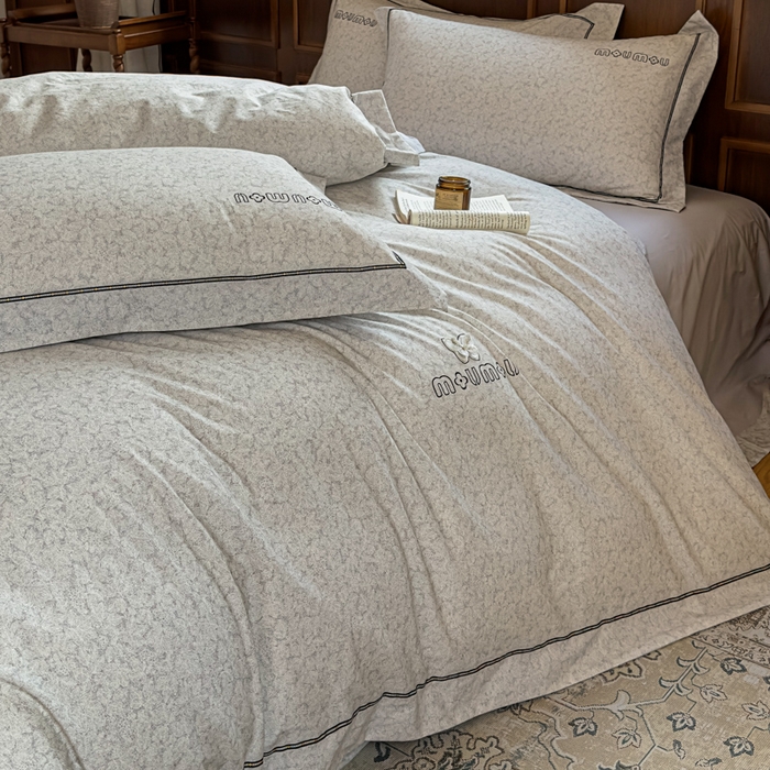 91家纺网 家纺一手货源 找家纺 舒慕家纺 2025新款长绒棉磨毛全棉磨毛四件套 梦蝶-灰