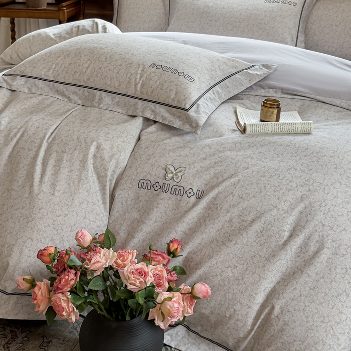 91家纺网 家纺一手货源 找家纺 舒慕家纺 2025新款长绒棉磨毛全棉磨毛四件套 梦蝶-灰